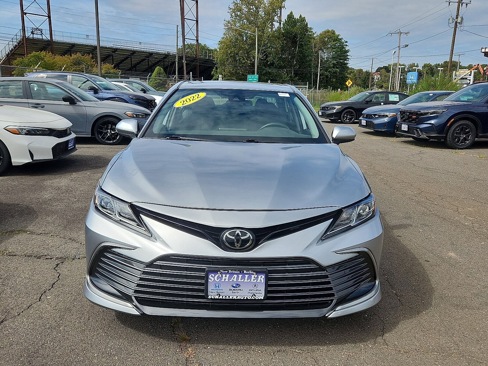2022 Toyota Camry LE photo 2