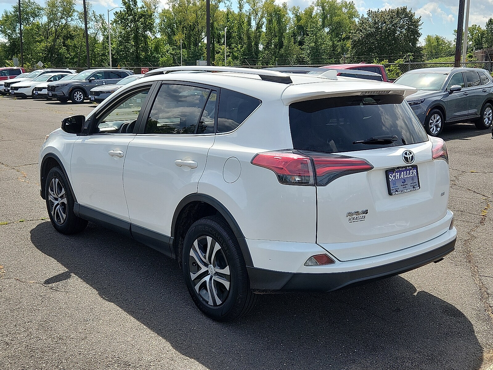 2018 Toyota RAV4 LE photo 4