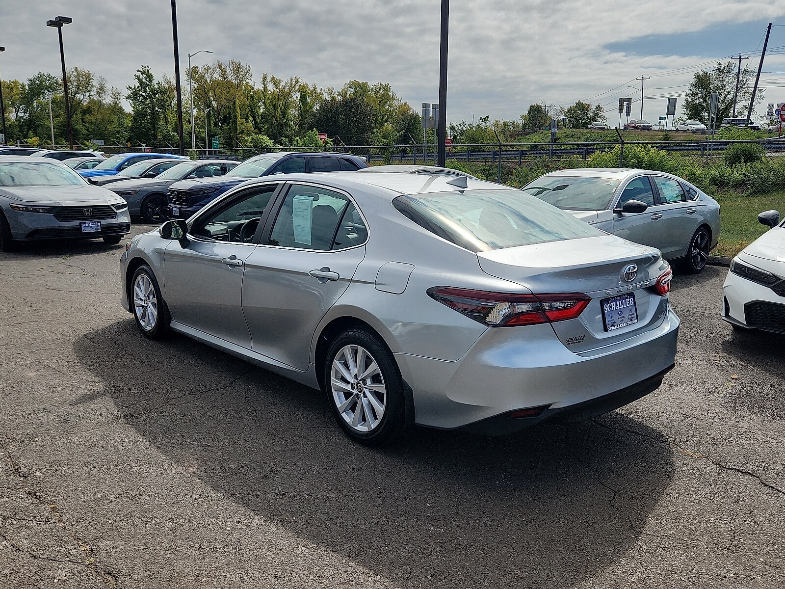 2022 Toyota Camry LE photo 4