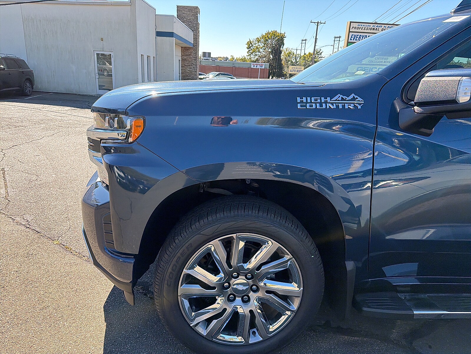 2019 Chevrolet Silverado 1500 High Country photo 3