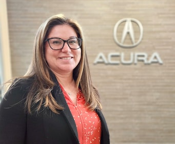 Staff member Rachel Clark from ID_509969036e73