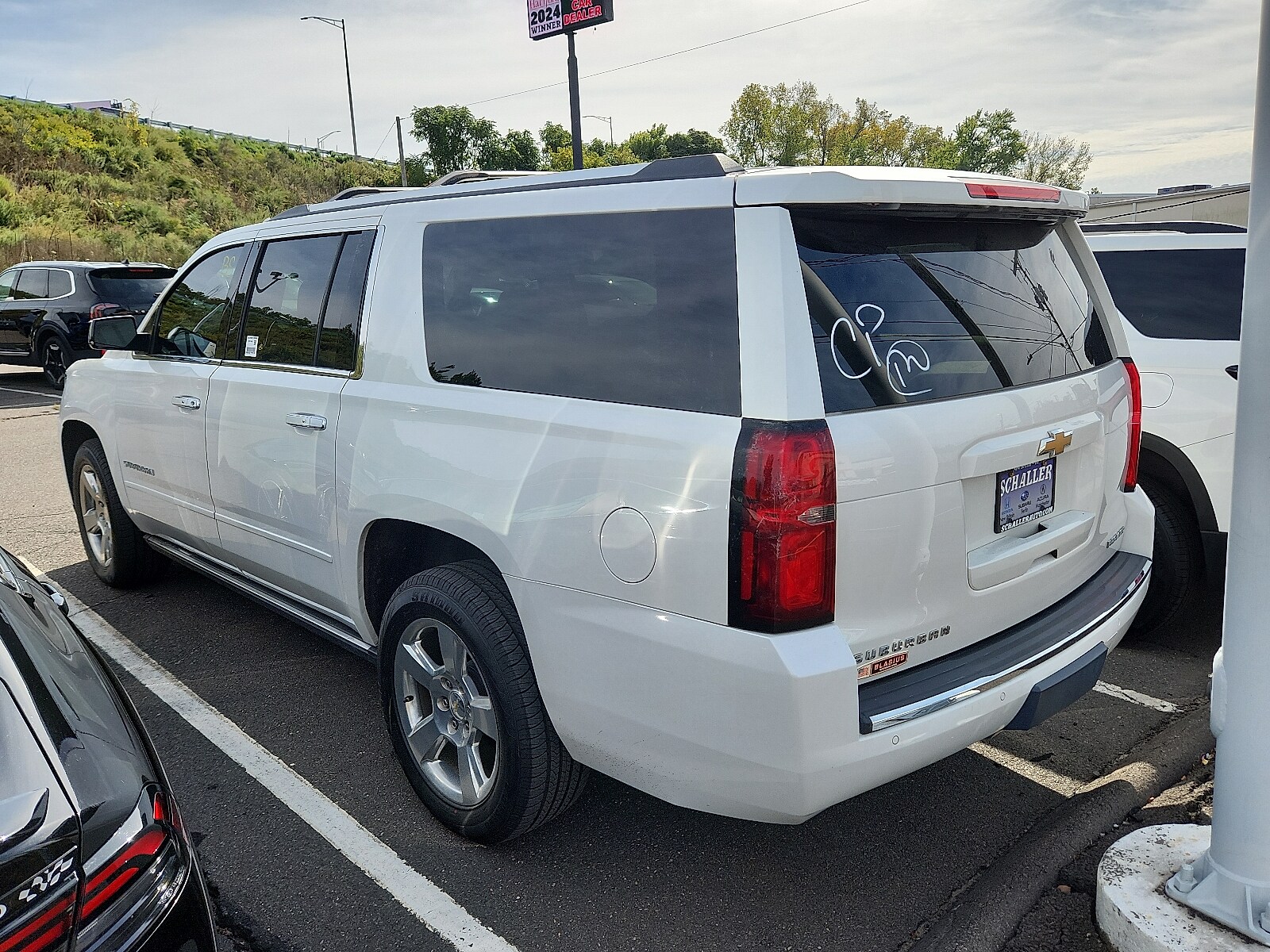 2019 Chevrolet Suburban Premier photo 3