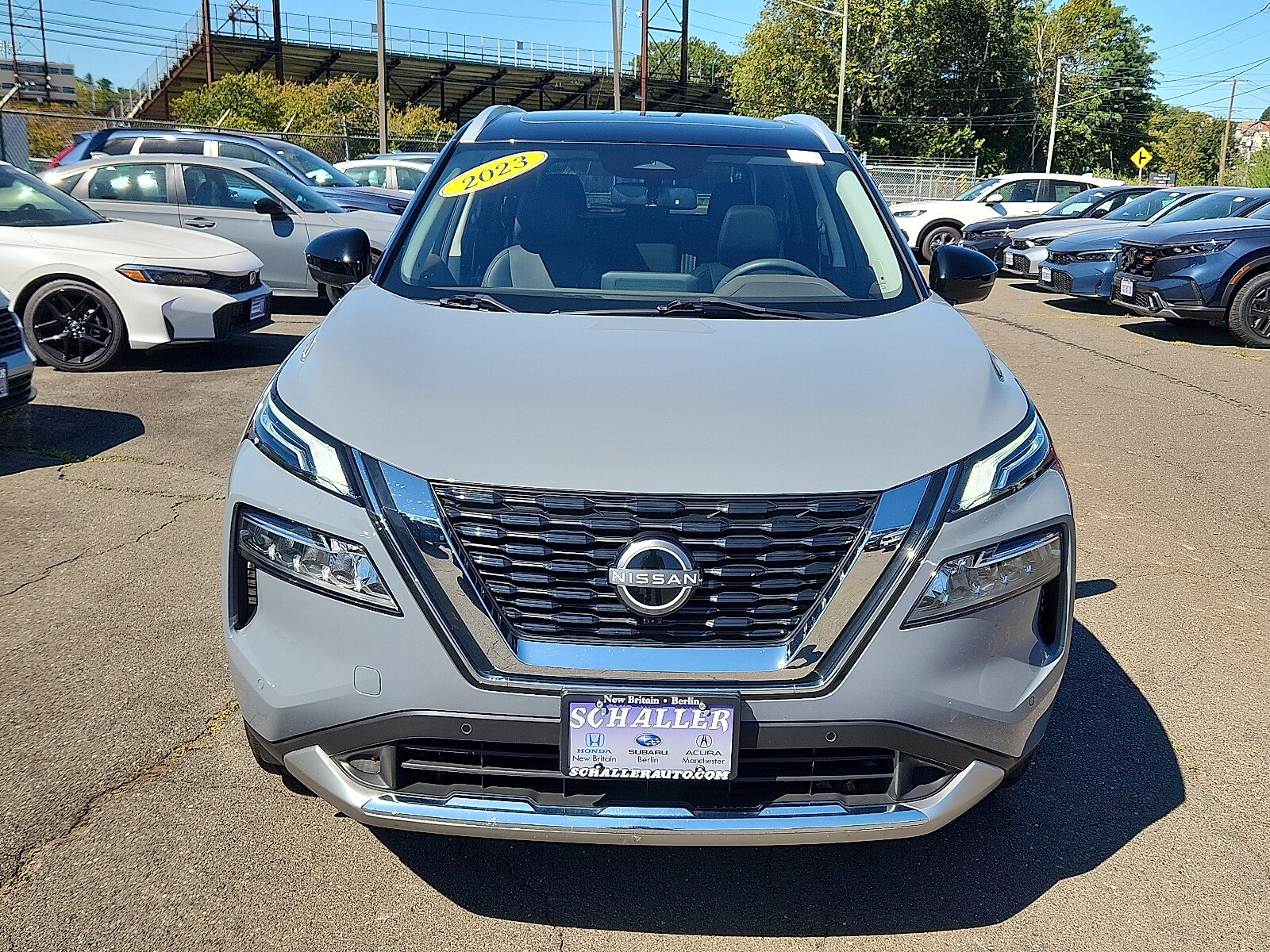 2023 Nissan Rogue Platinum AWD photo 2