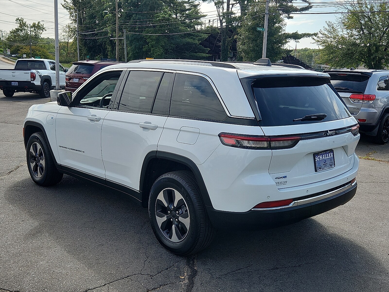 2023 Jeep Cherokee Base photo 4
