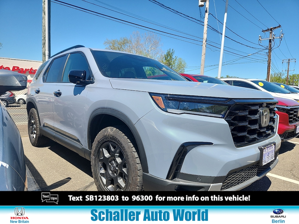 Used 2025 Honda Pilot TrailSport Sport Utility