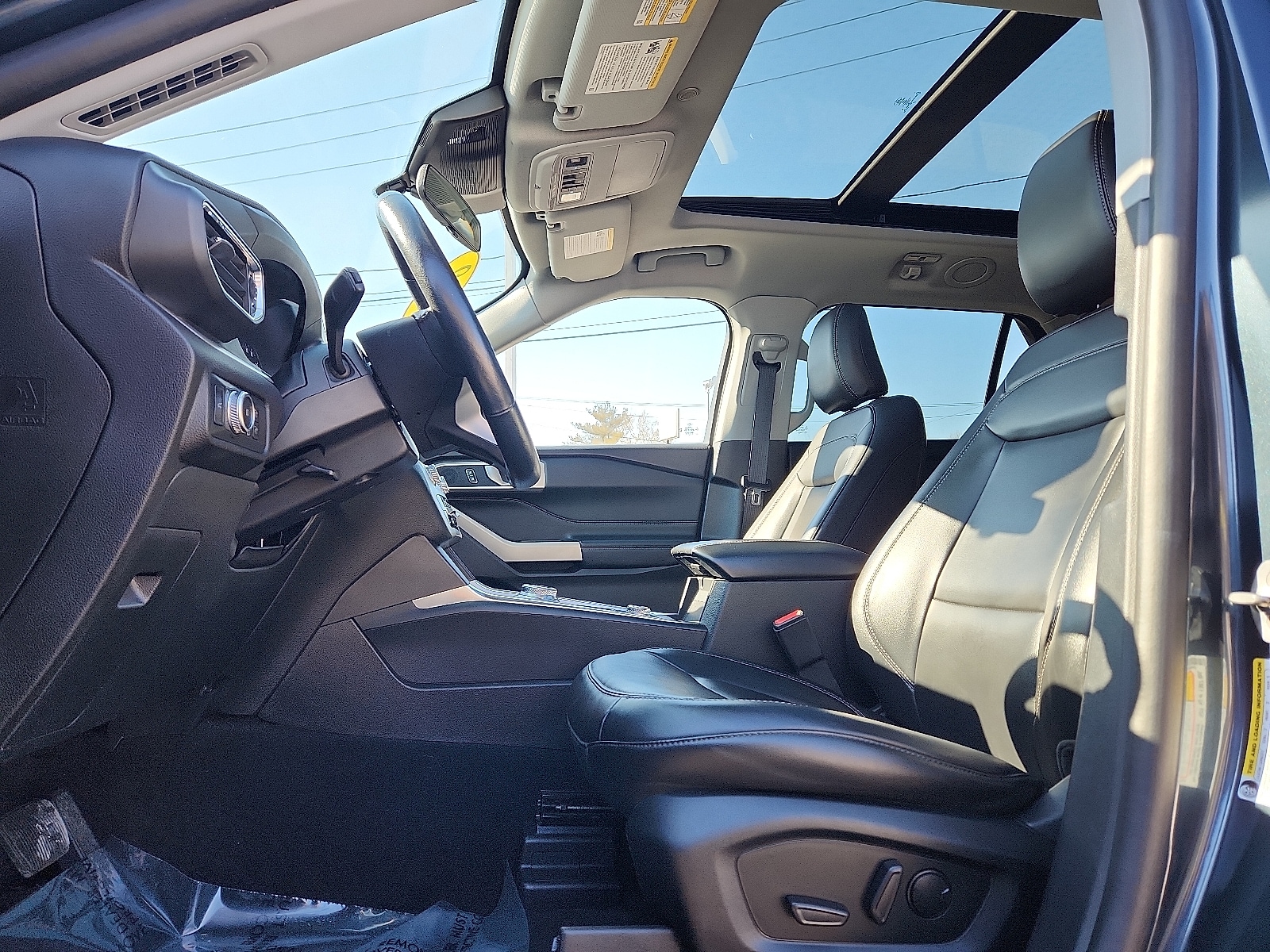 2022 Ford Explorer XLT - Photo 13