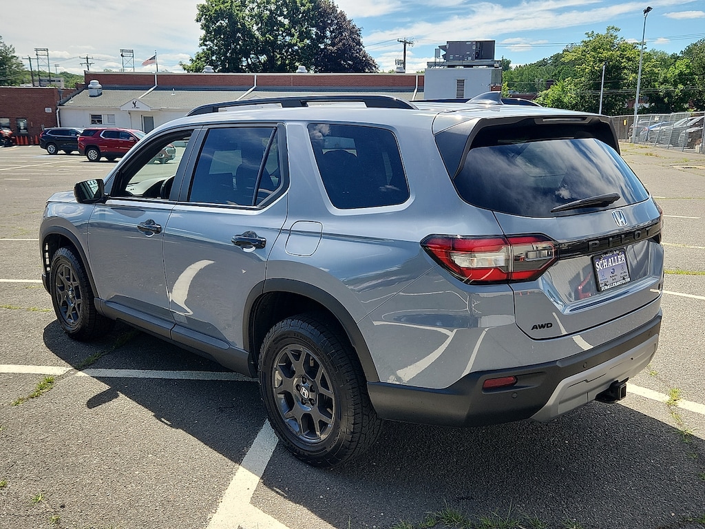 Used 2025 Honda Pilot TrailSport Sport Utility