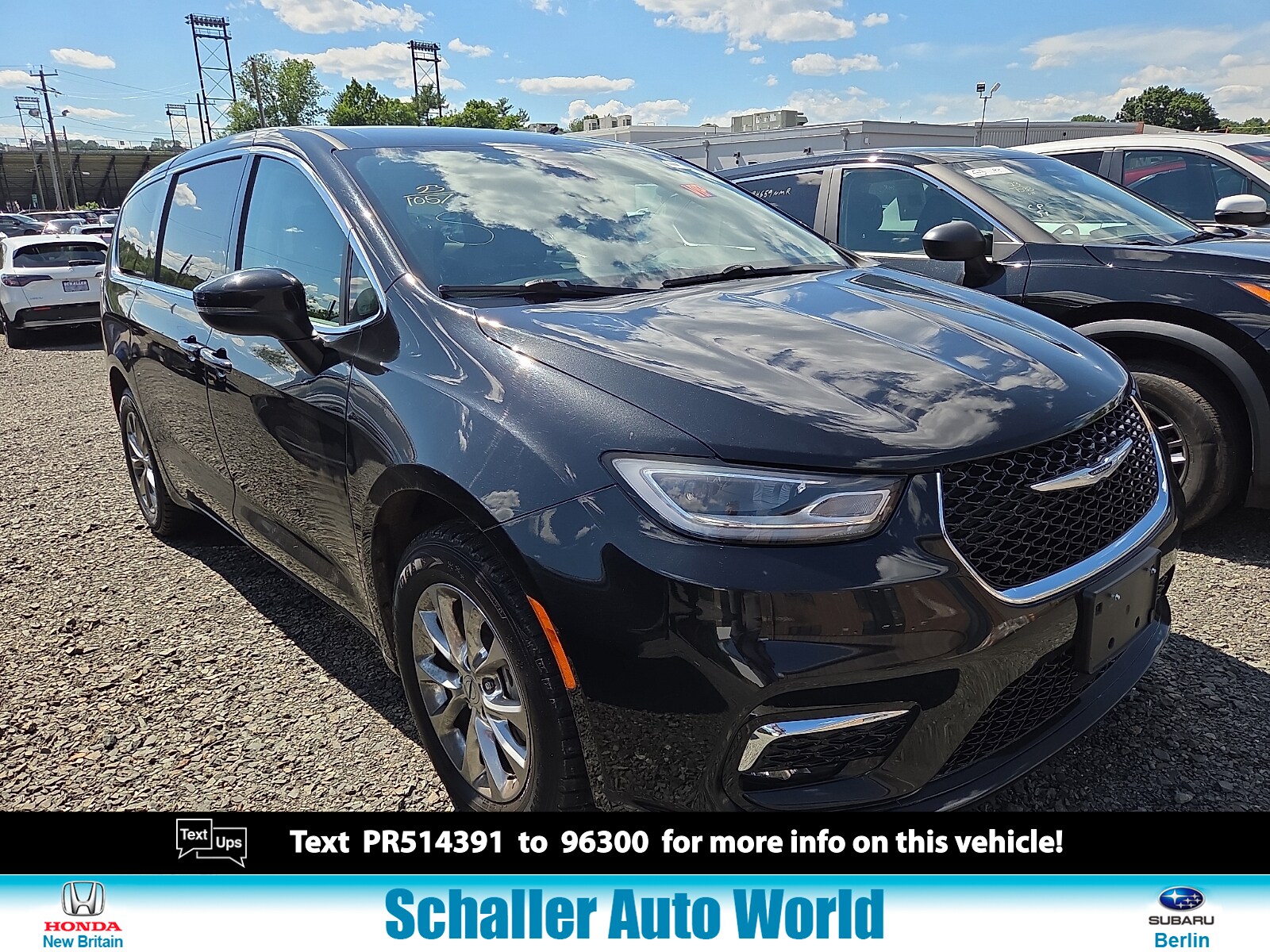 2023 Chrysler Pacifica Touring L AWD's photo