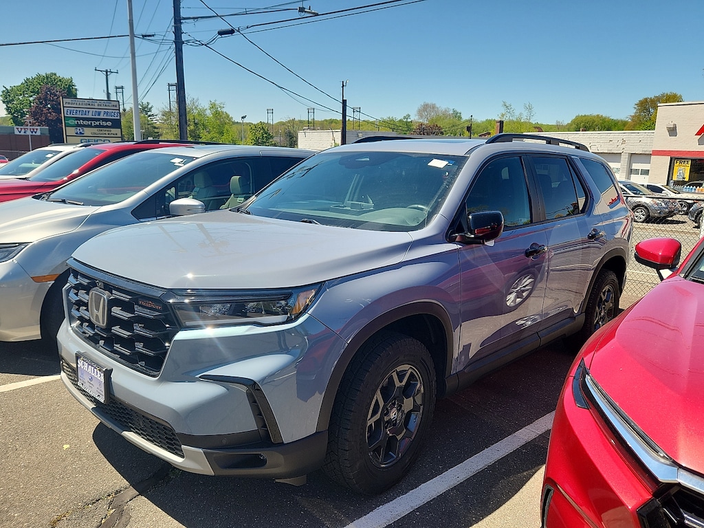 Used 2025 Honda Pilot TrailSport Sport Utility