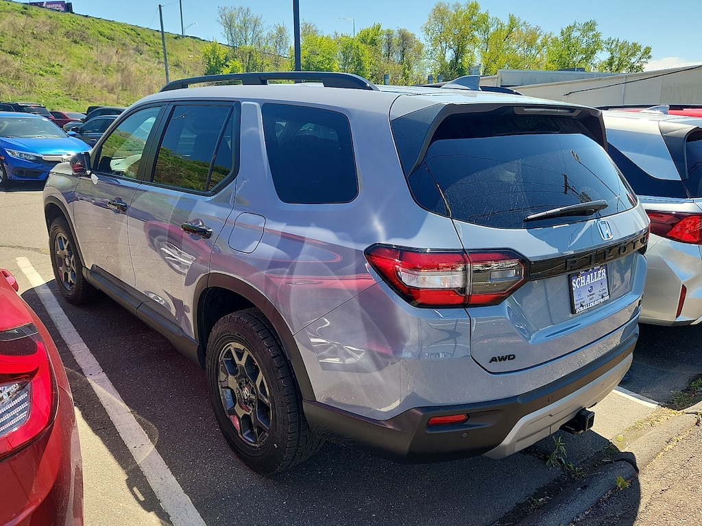 Used 2025 Honda Pilot TrailSport Sport Utility