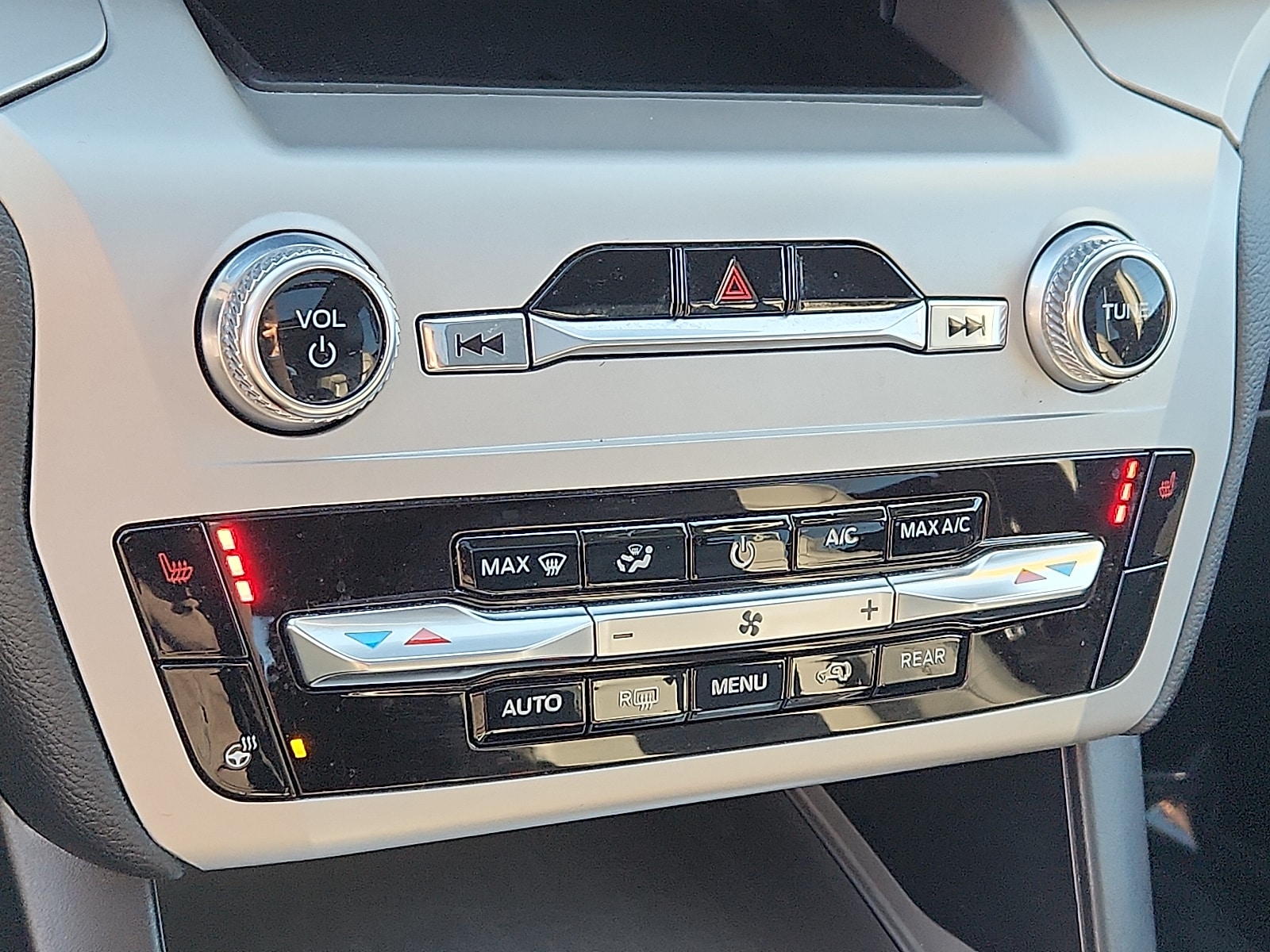 2022 Ford Explorer XLT - Photo 16