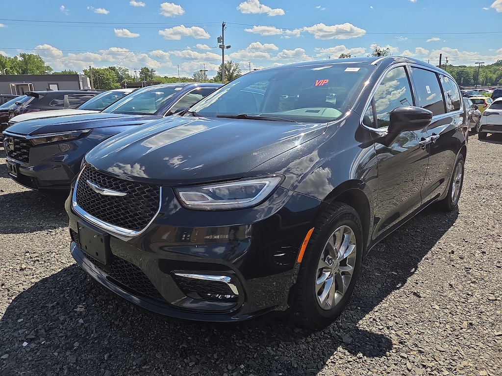 Used 2023 Chrysler Pacifica Touring L AWD Passenger Van