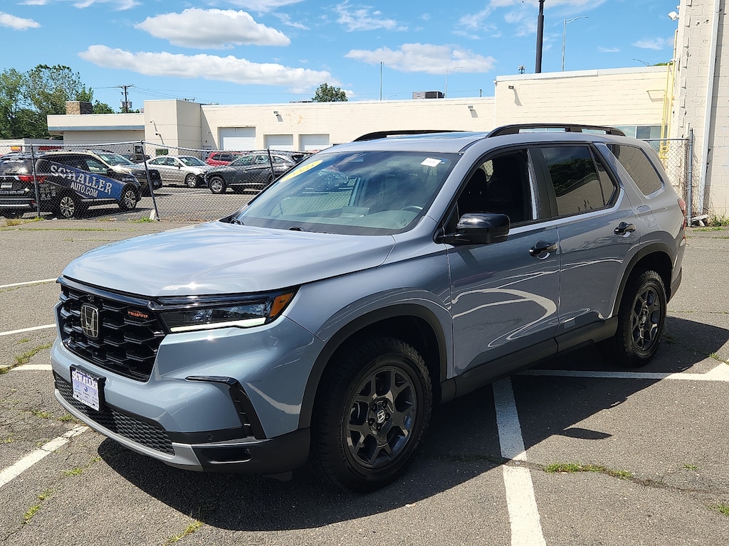 Used 2025 Honda Pilot TrailSport Sport Utility
