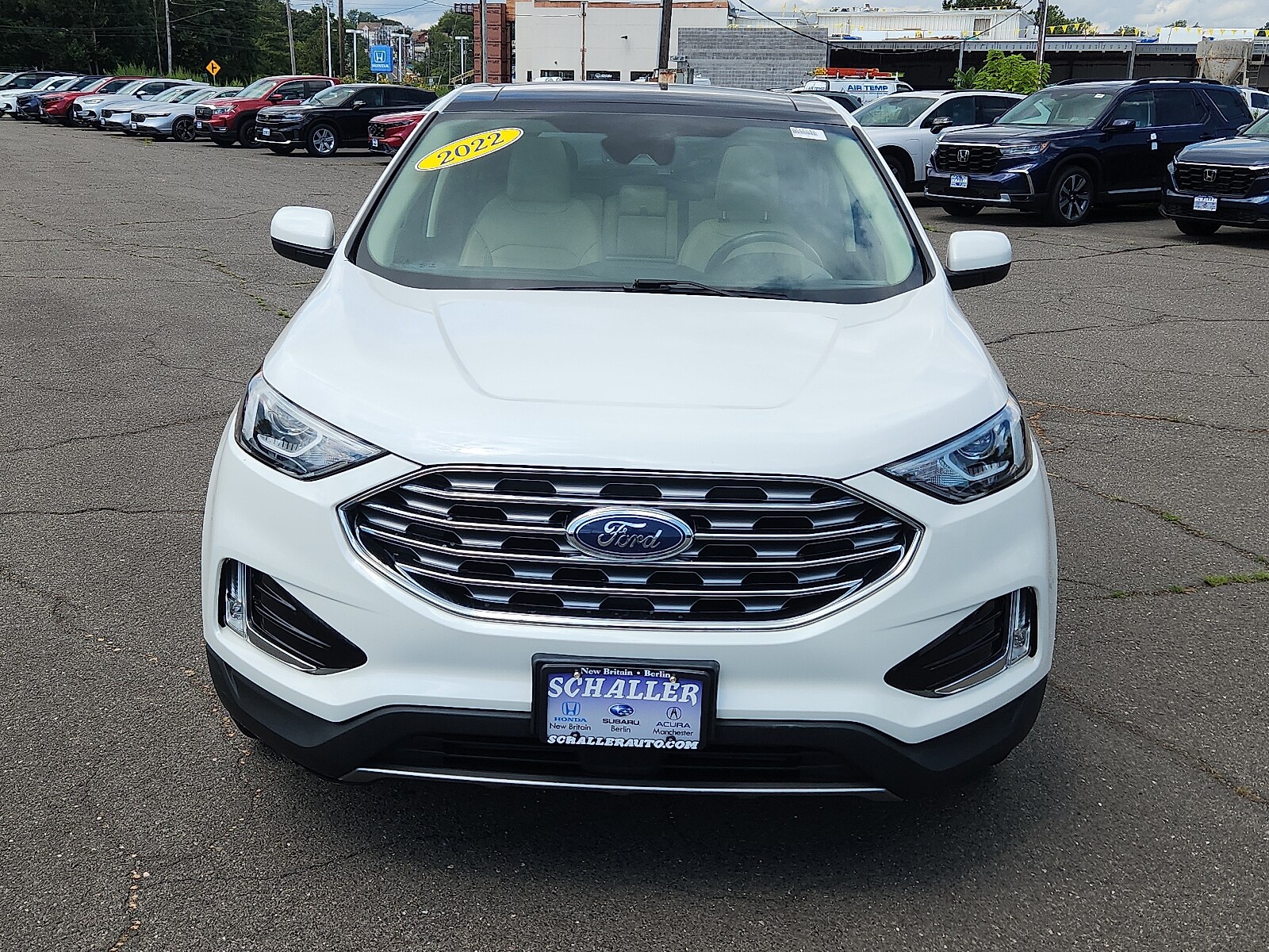 2022 Ford Edge SEL photo 2