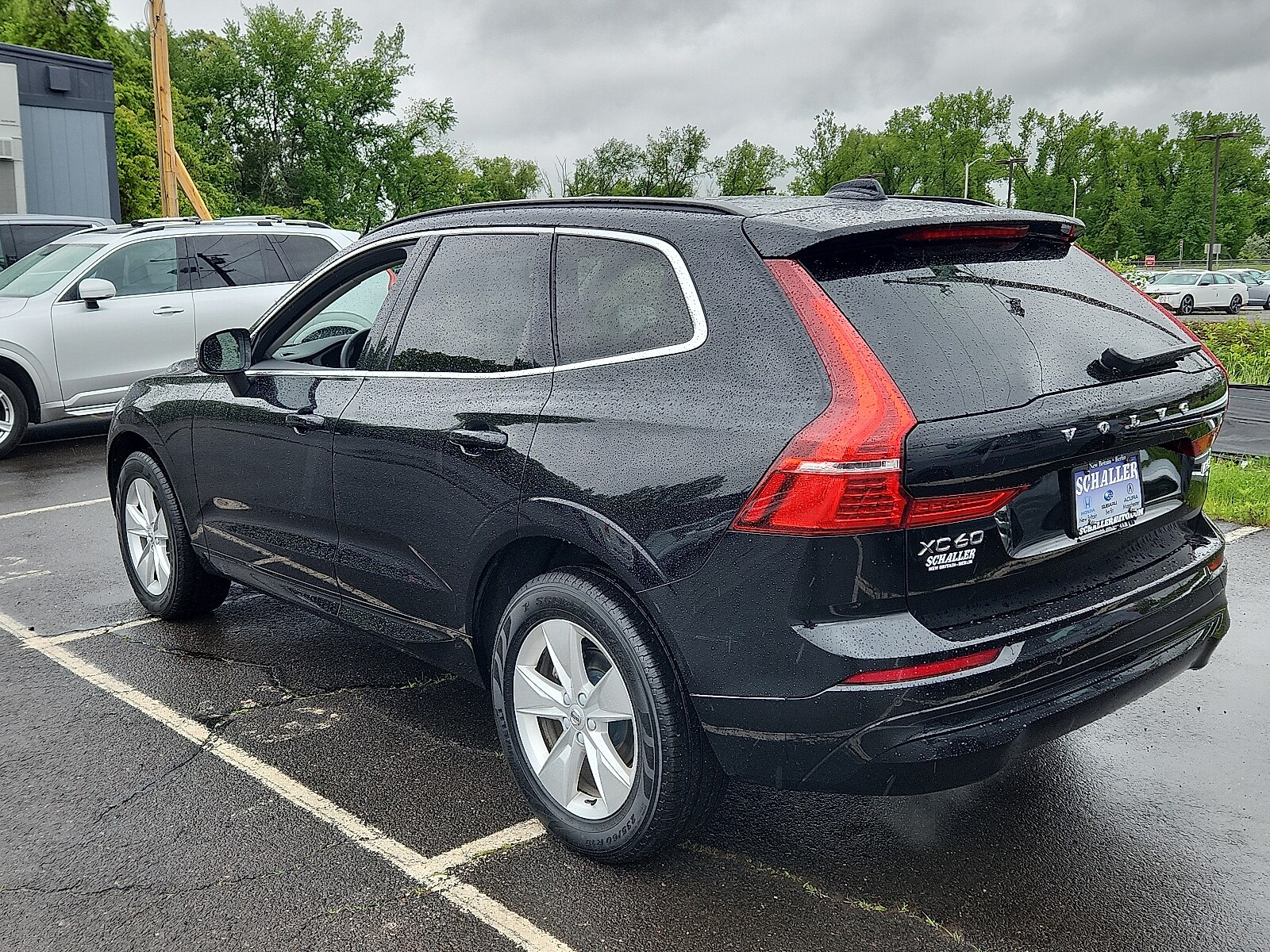 2022 Volvo XC60 B5 Momentum photo 4
