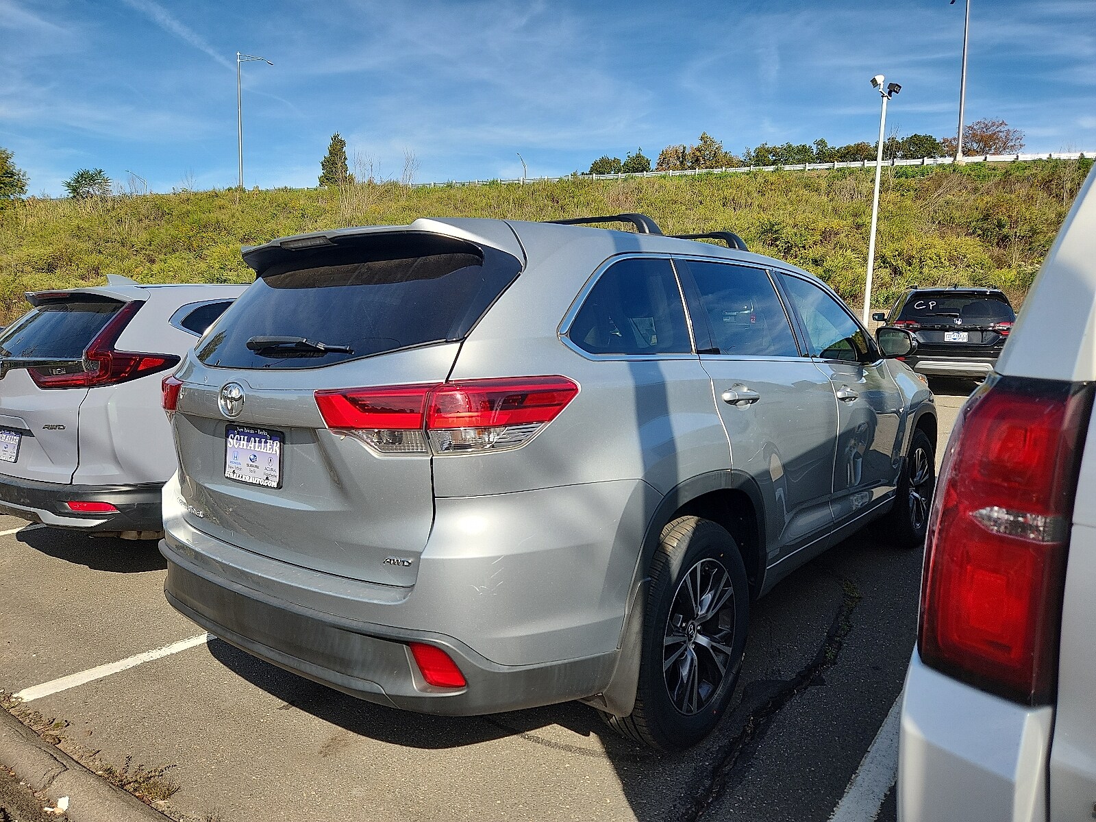 2018 Toyota Highlander LE photo 4