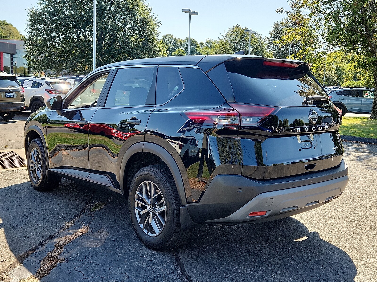 2023 Nissan Rogue S AWD photo 4