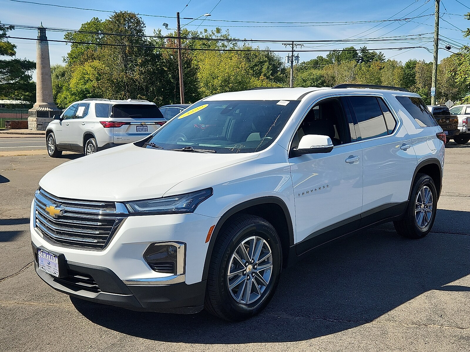2022 Chevrolet Traverse Cloth 1LT photo 2