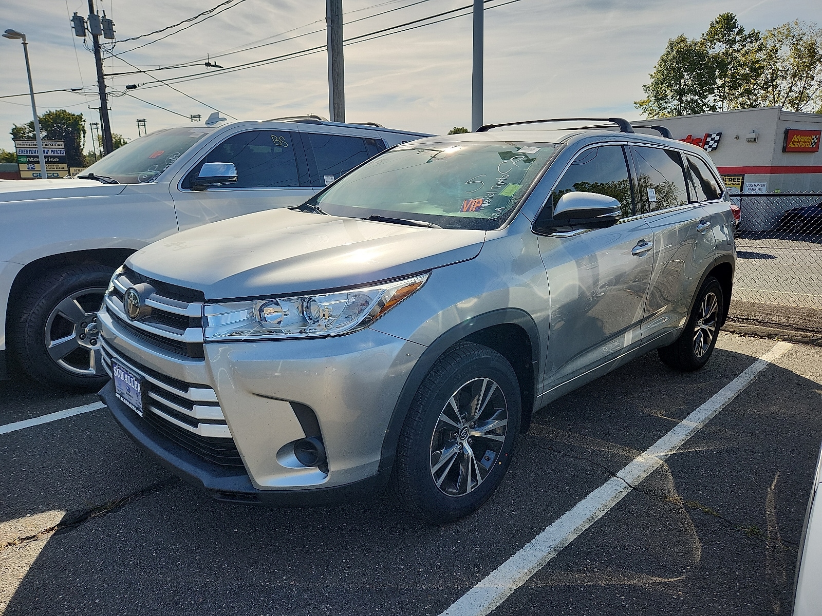 2018 Toyota Highlander LE photo 2