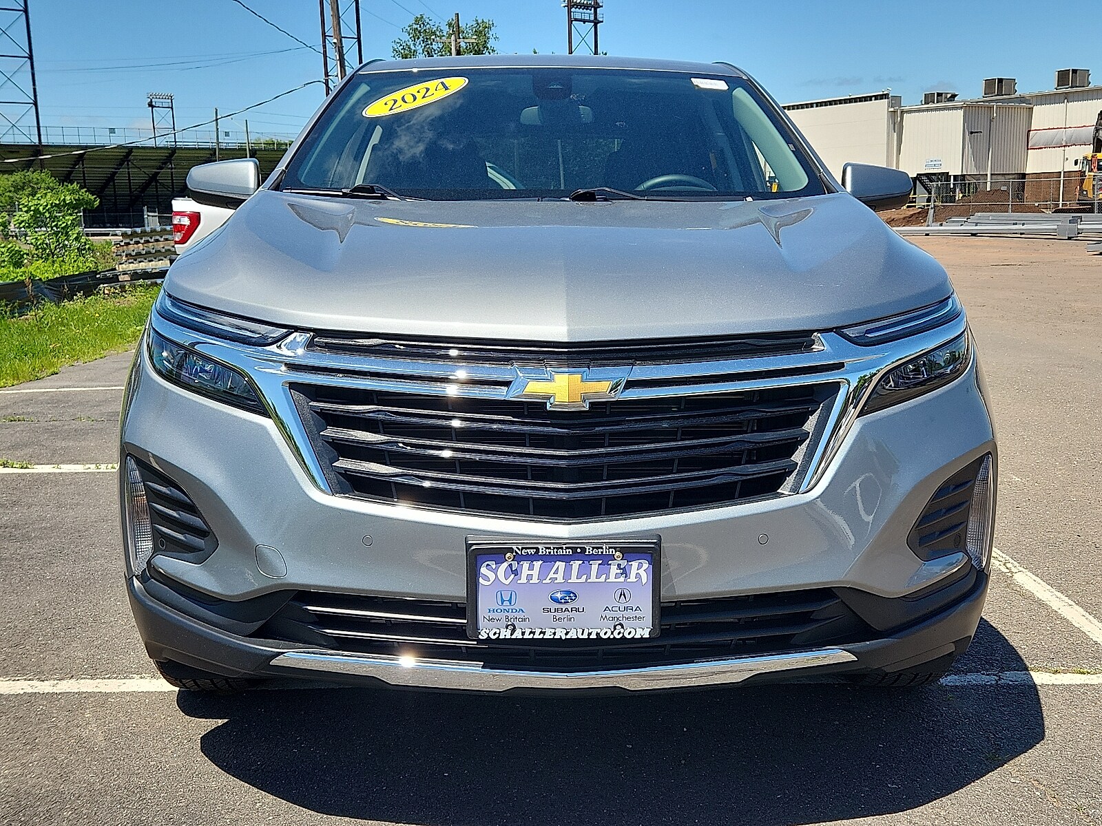 2024 Chevrolet Equinox LT photo 2