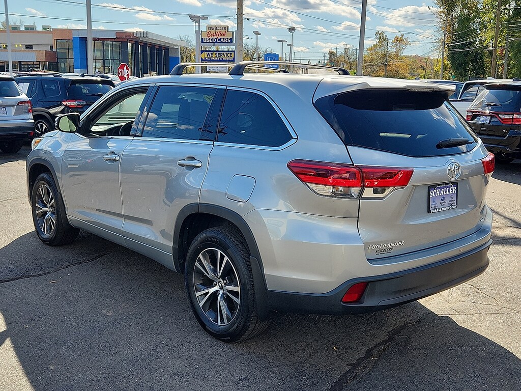 Used 2018 Toyota Highlander LE V6 Sport Utility