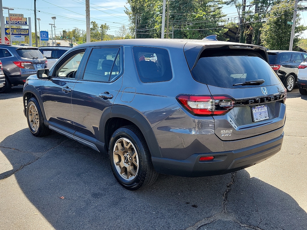 Used 2023 Honda Pilot LX Sport Utility