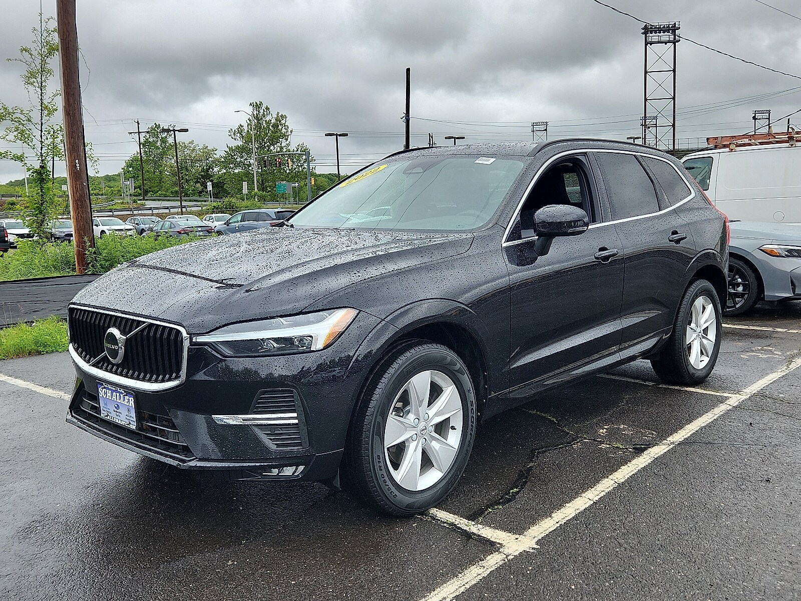 2022 Volvo XC60 B5 Momentum photo 3