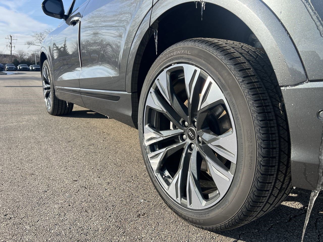 2025 Audi Q8 55 Premium Plus photo 3