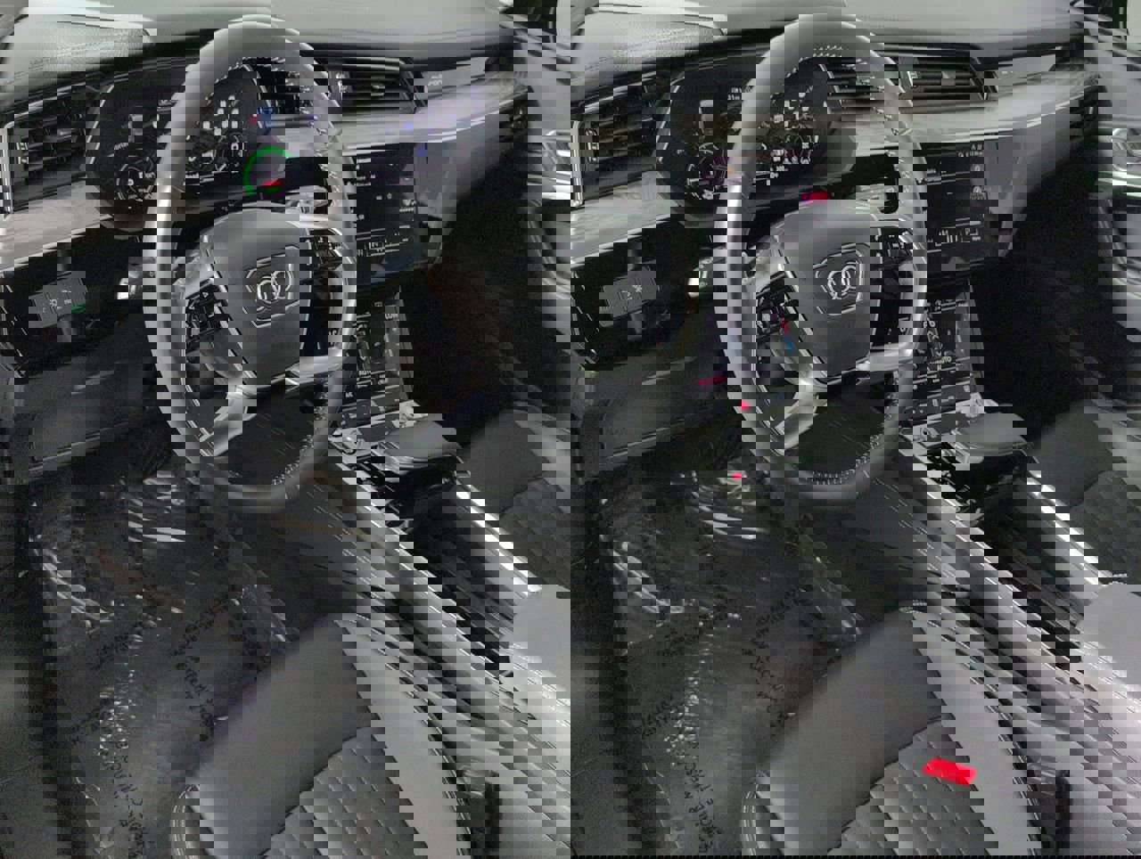 2021 Audi e-tron Premium photo 2