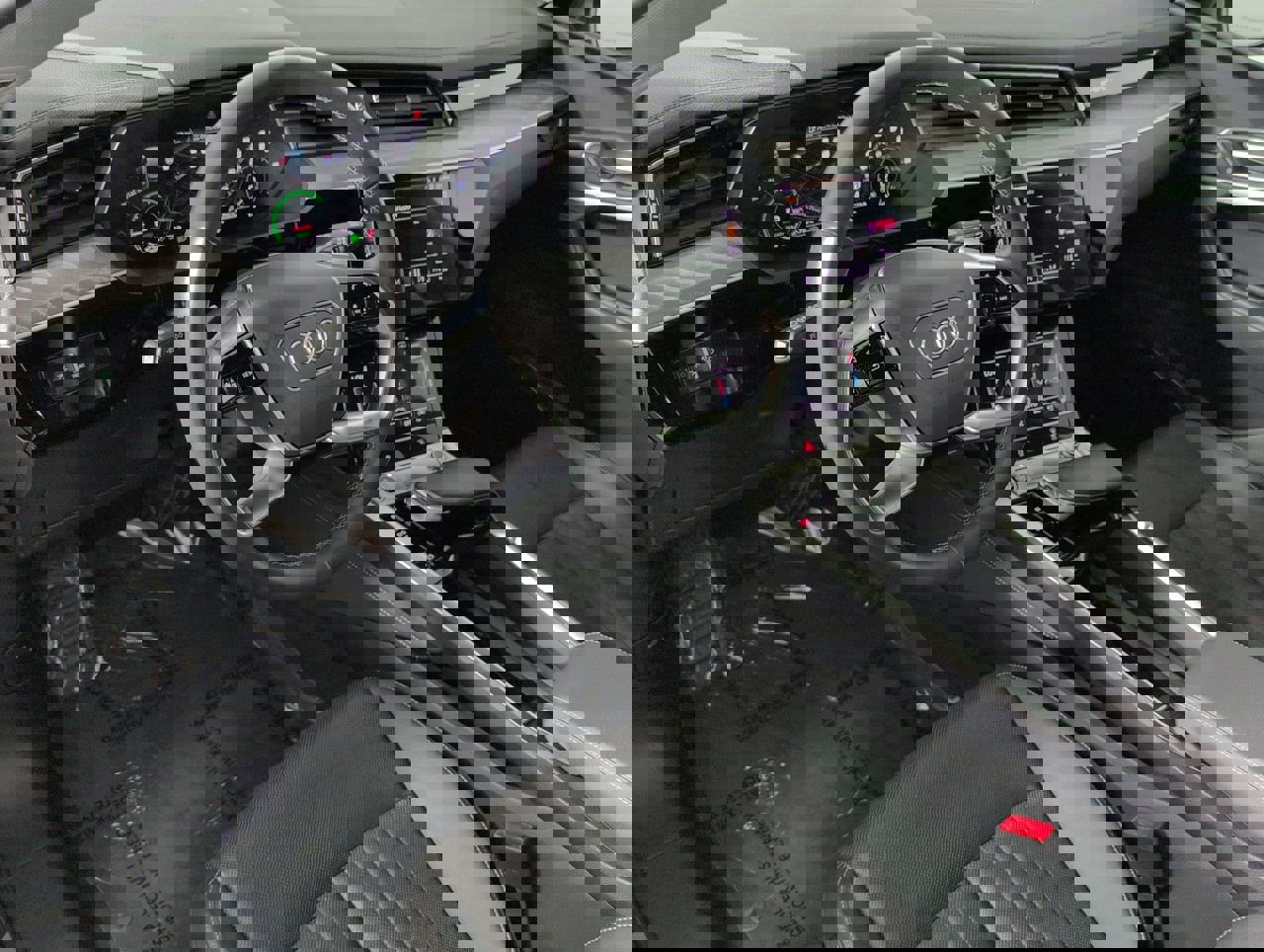 2022 Audi e-tron Premium Plus photo 2