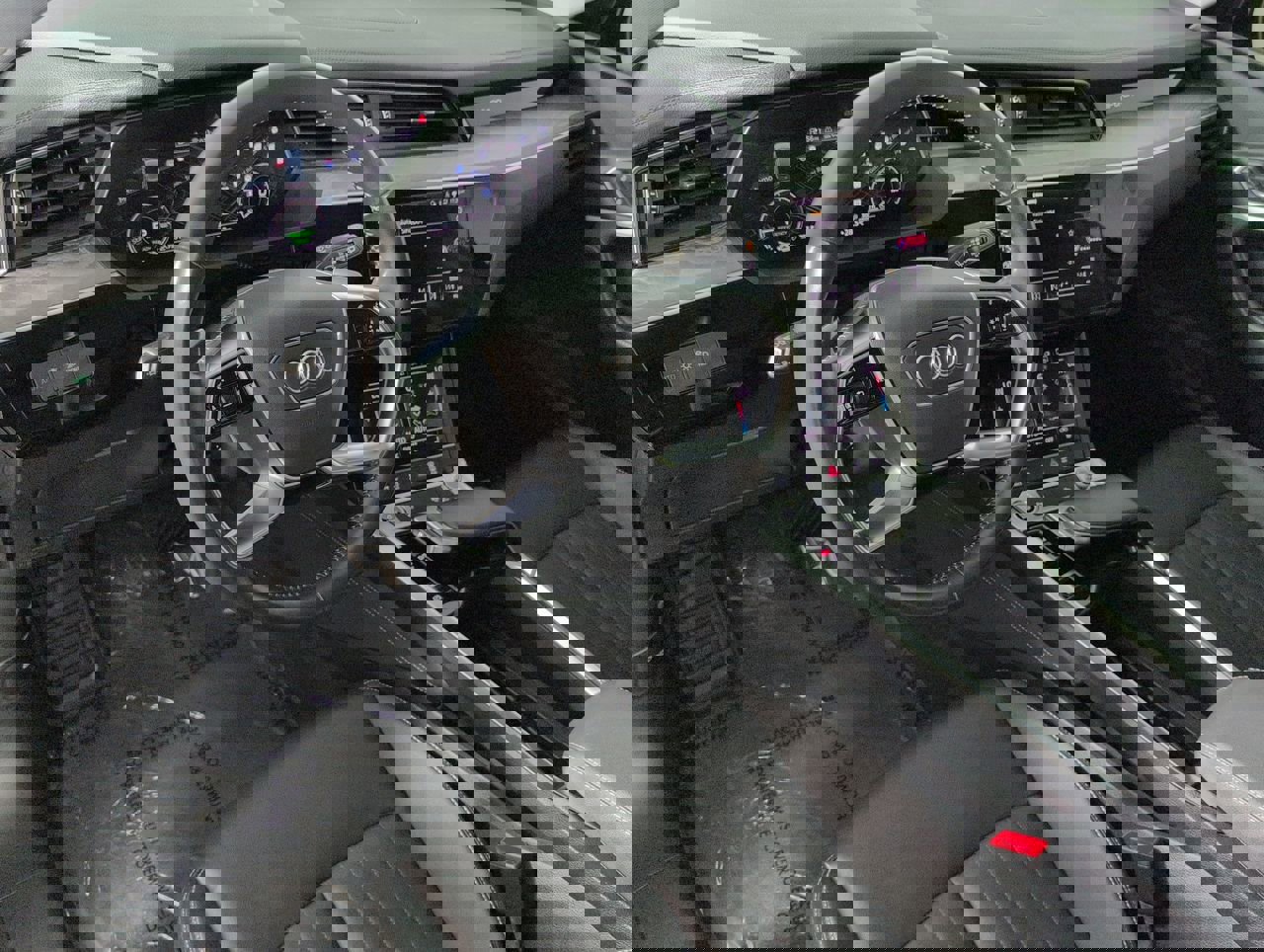 2021 Audi e-tron Premium photo 2