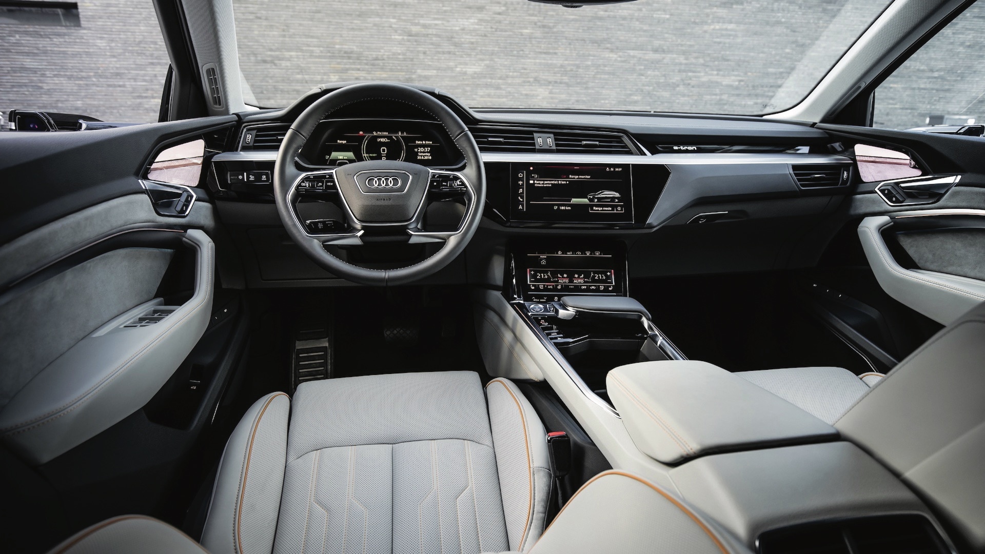 2019_audi_etron_interior copy.jpg