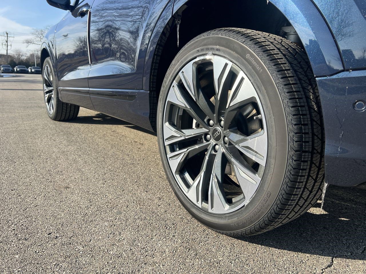 2025 Audi Q8 55 Premium Plus photo 3