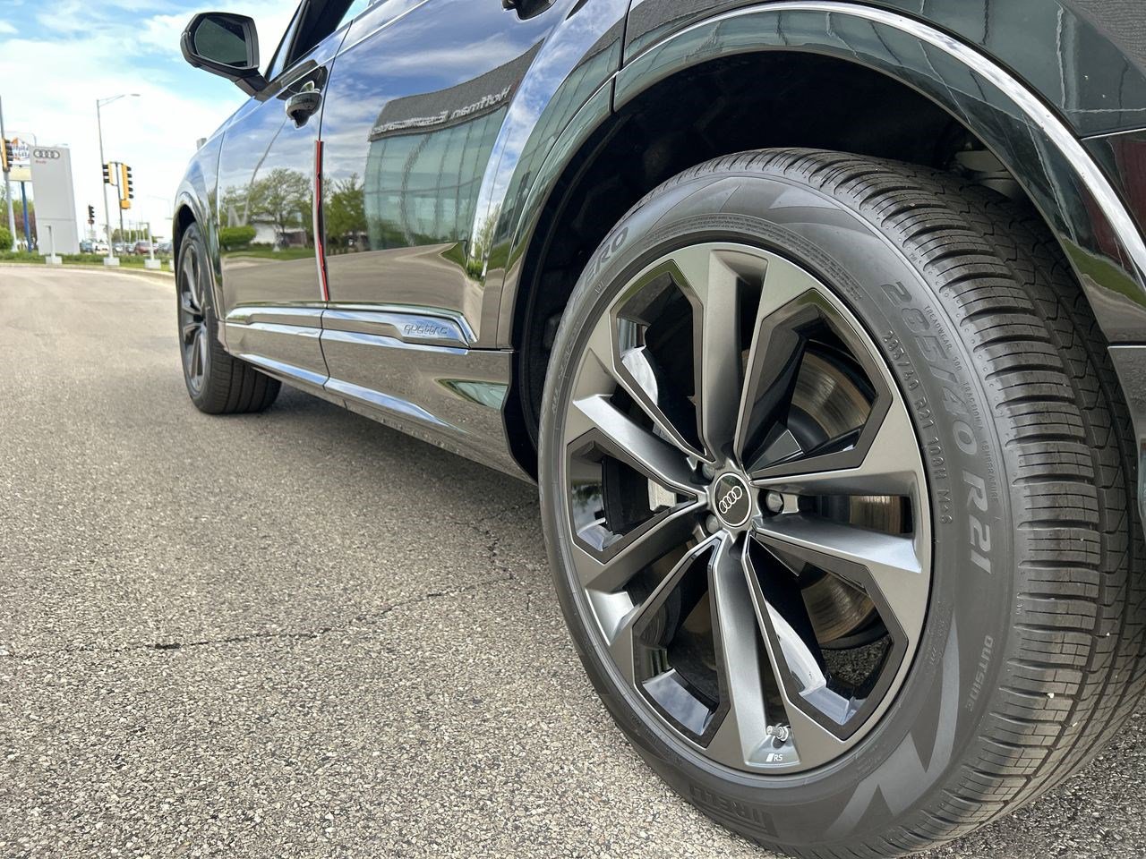 2025 Audi Q7 55 Prestige photo 3