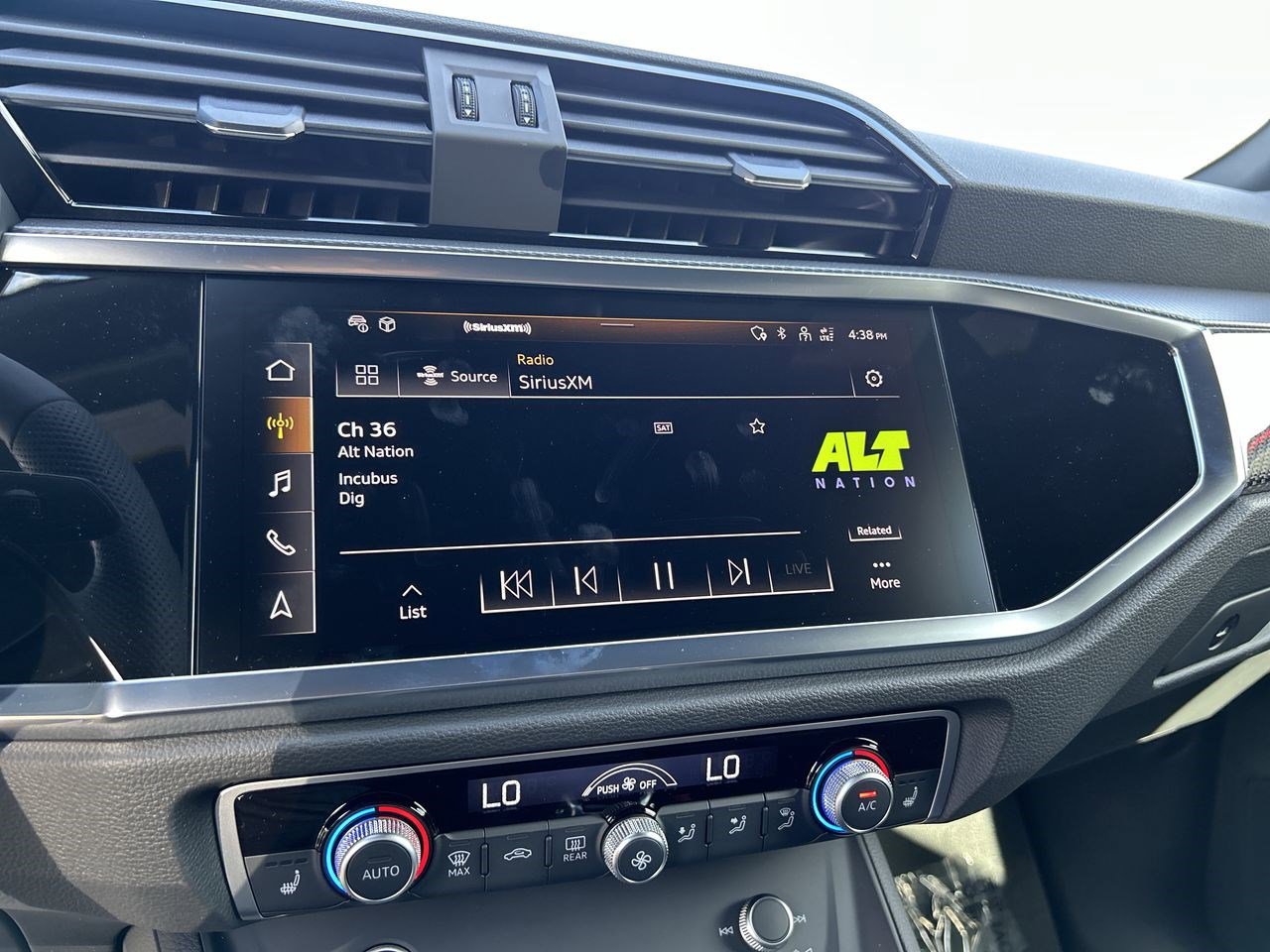 2025 Audi Q3 S line Premium Plus photo 4