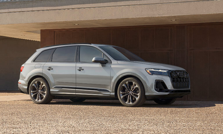 2025 Audi Q7 exterior parked outside home