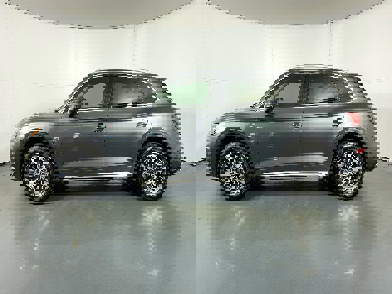 2024 Audi Q5 45 S line Premium Plus photo 2