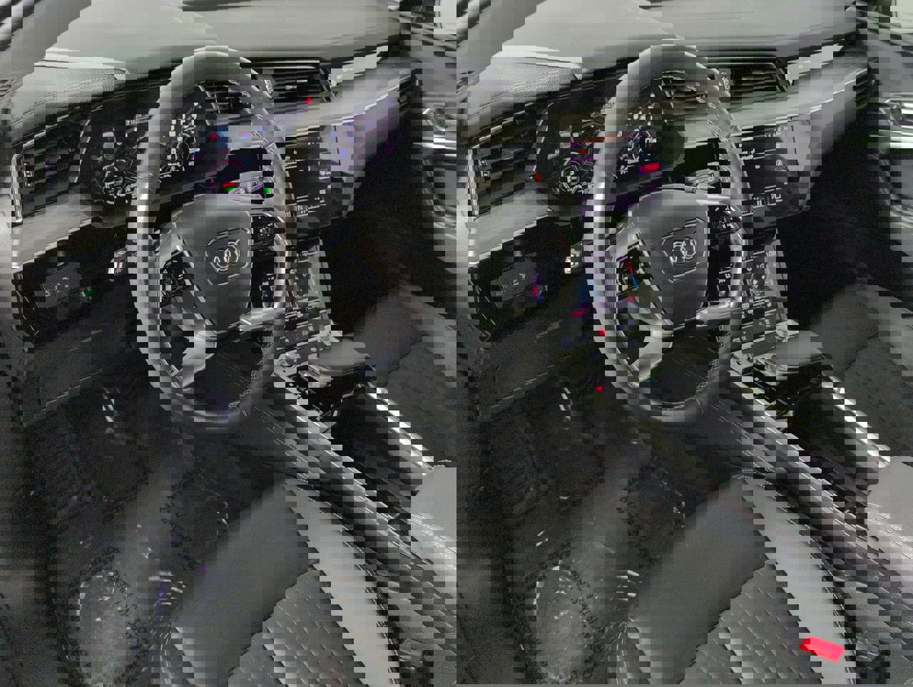 2021 Audi e-tron Premium photo 2