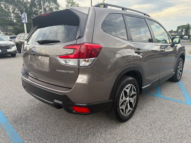 2023 Subaru Forester Premium photo 4
