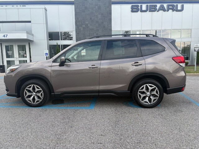 2023 Subaru Forester Premium photo 2