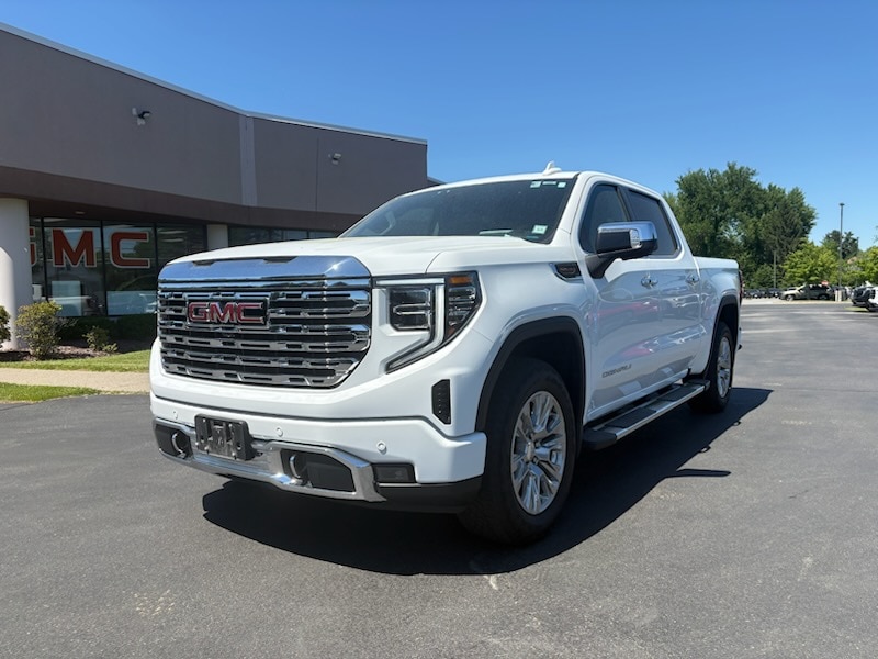 2023 GMC Sierra 4WD Crew Cab Short Box Denali's photo
