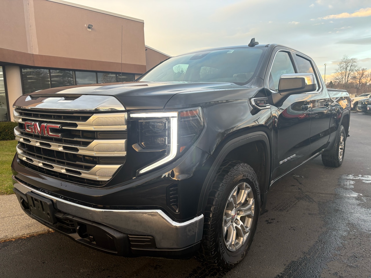 2023 GMC Sierra 1500 SLE's photo