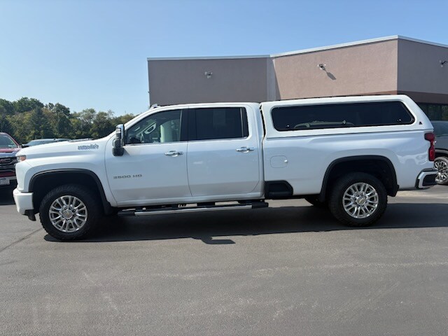 2022 Chevrolet Silverado 3500HD High Country photo 2