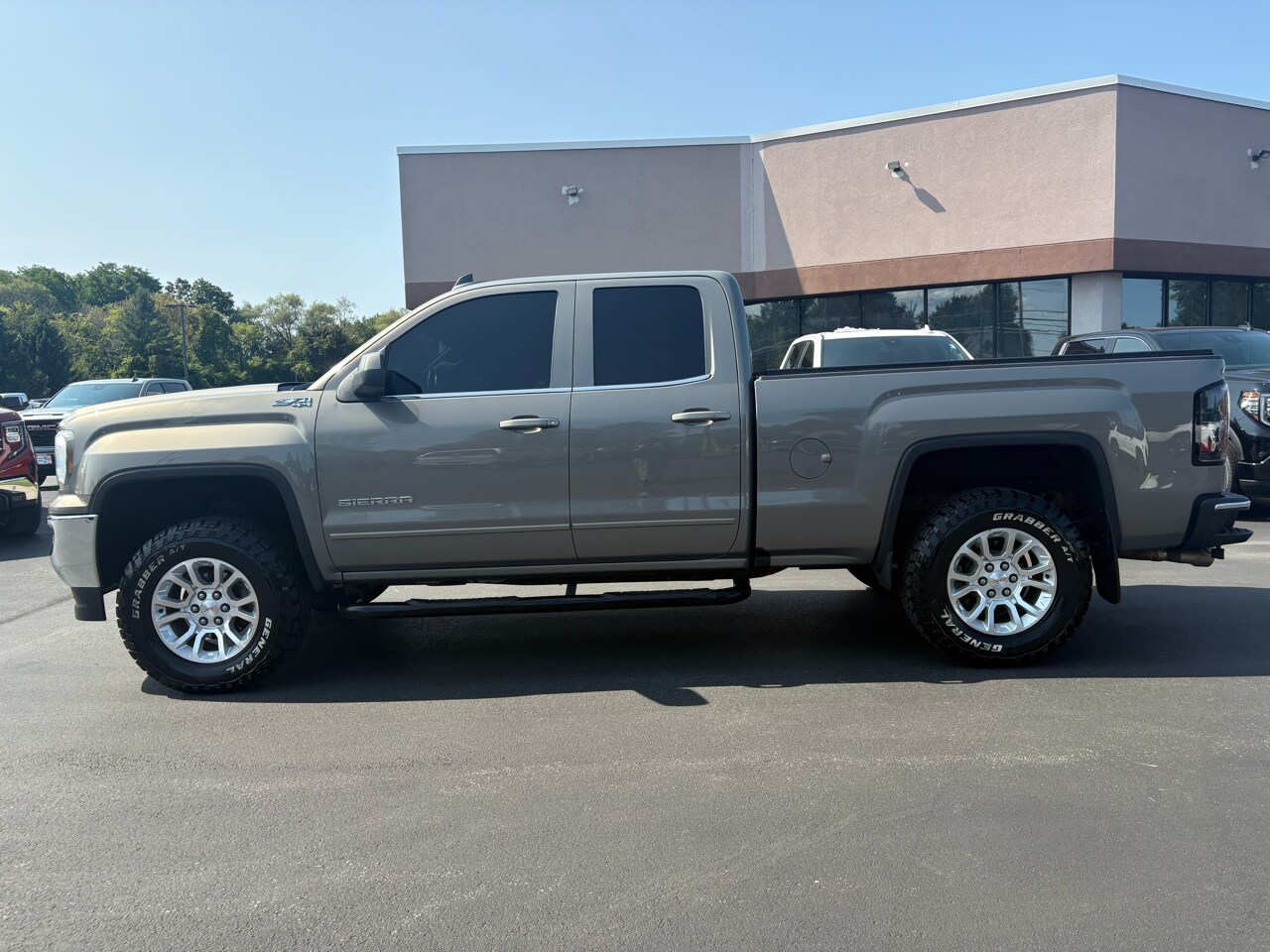 2017 Gmc Sierra 1500 SLE photo 2