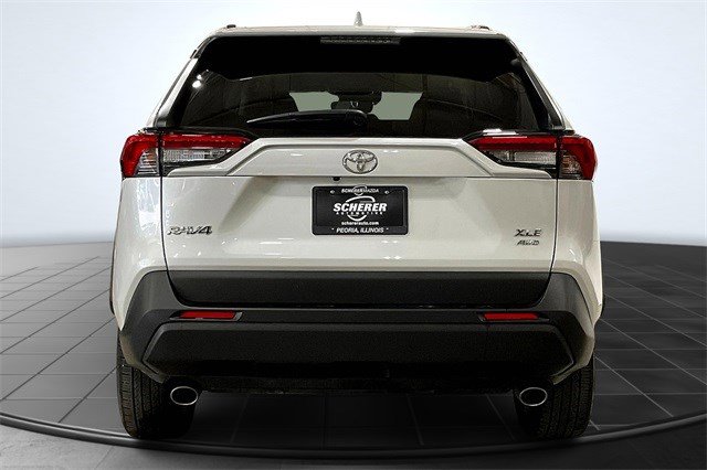 2024 Toyota RAV4 XLE Premium photo 3