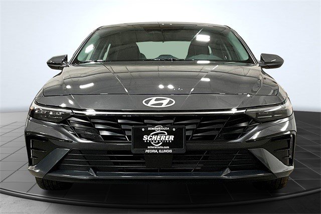 2024 Hyundai Elantra SEL photo 3