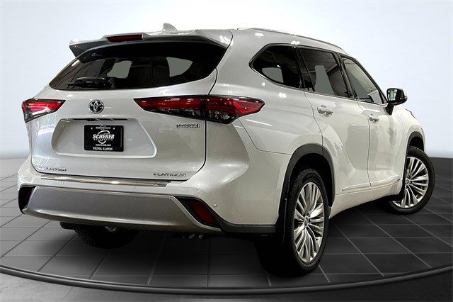 2022 Toyota Highlander Hybrid Platinum photo 2