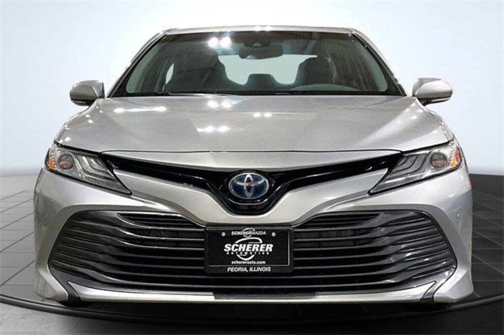 Used 2018 Toyota Camry Hybrid XLE Sedan