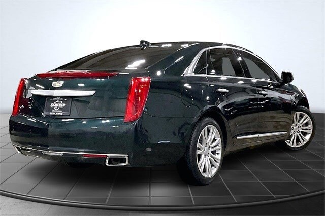 2016 Cadillac XTS Luxury photo 2