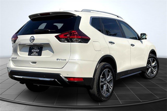 2019 Nissan Rogue SV photo 2